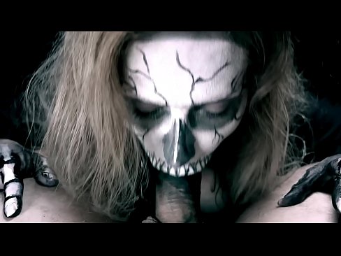❤️ Demoniška mergina čiulpia varpą savo juoda burna ir ryja spermą. Seks video prie lt.xxx050890.ru ❤