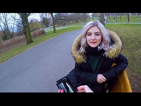❤️ Už pinigus nuryja karštą nepažįstamojo spermą - blowjob in the park by Eva Elfie Seks video prie lt.xxx050890.ru ❤